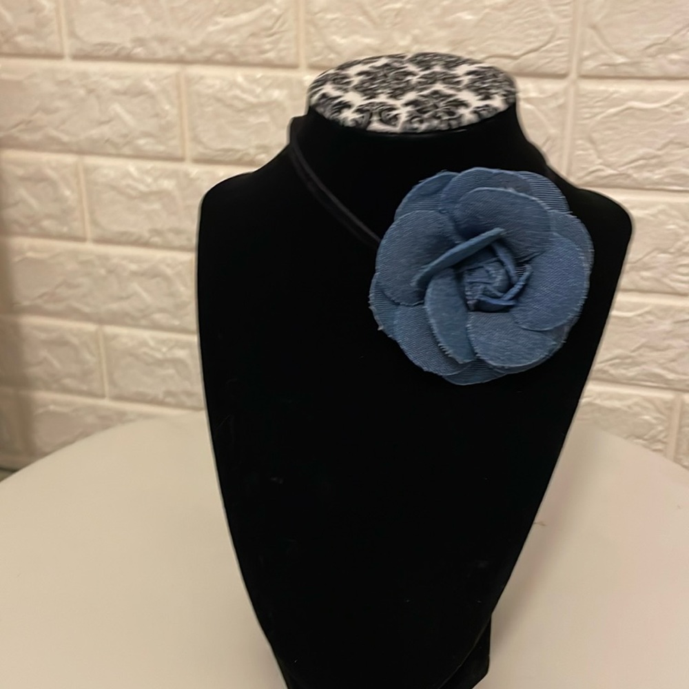 NIB. Denim flower choker.